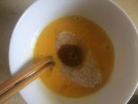 鸡蛋煎蜜枣粽子的做法步骤3