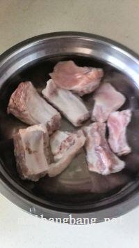 焦皮糖醋排骨的做法步骤1