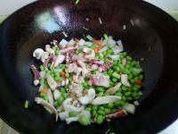 毛豆炒粽子的做法步骤4