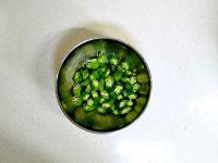 秋葵炒鸡蛋的做法步骤2