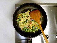 秋葵炒鸡蛋的做法步骤6