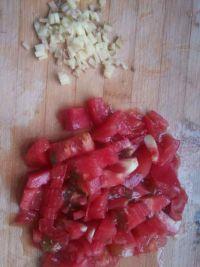 西红柿豆皮牛尾面的做法步骤2